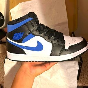 Jordan 1 mid racer blue included with box/good condition. Size 8,5